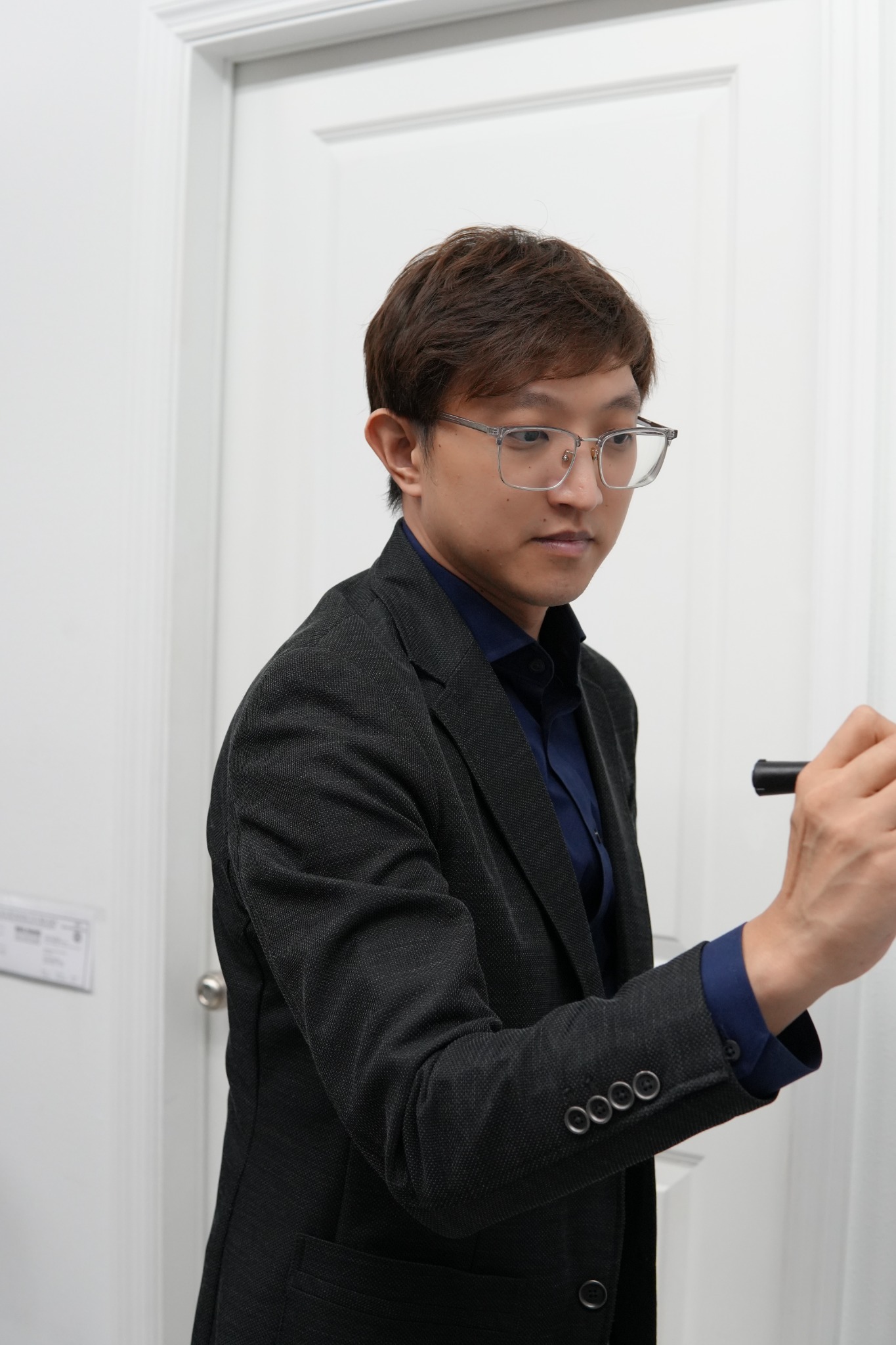 Dr. Jiwon Seo teaching with a marker